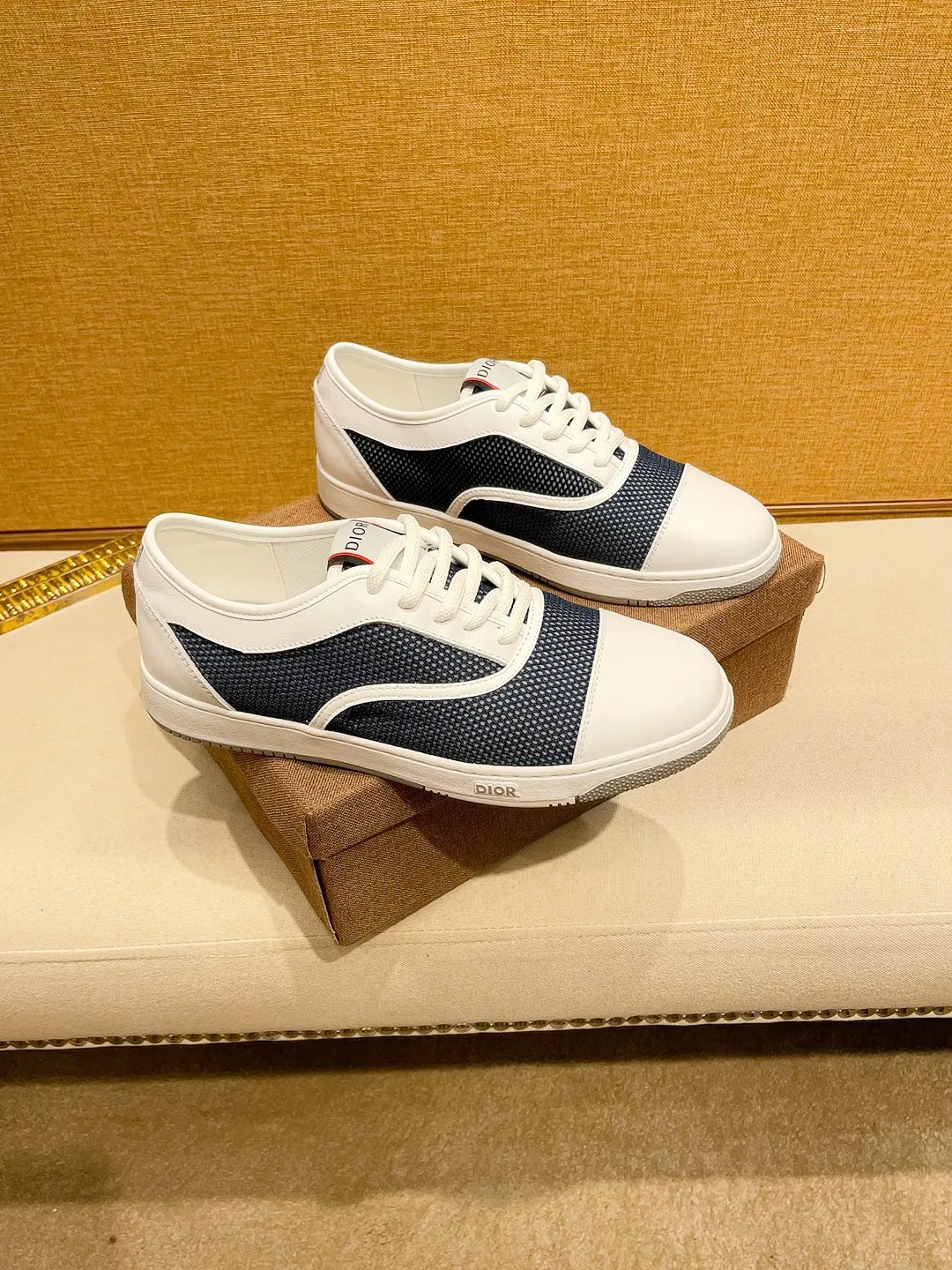 Factory price 420🔥[Dior] Dior’s new model is carefully crafted and set off the audience! An international brand that continues to innovate. This men's all-season casual shoe is the original version. The upper is made of cowhide material and the leather feet are super lightweight. The outsole is ultra-light and non-slip. It is breathable and comfortable and the quality speaks for itself. Color: Multiple colors available. Size: 38-44 (45 customized)
